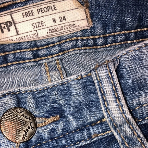 Free People size 24 distressed blue jeans - Picture 7 of 10